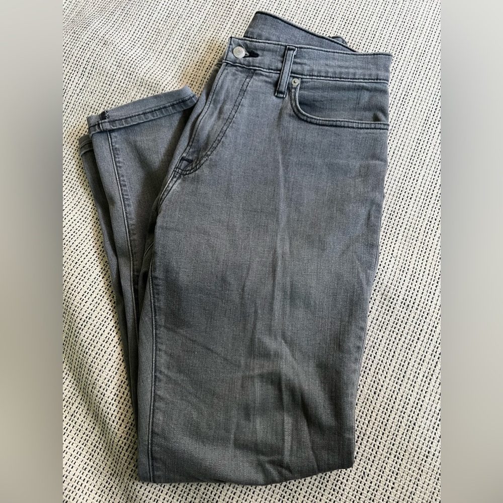 A&F MENS Athletic Skinny Stretch Gray Jean